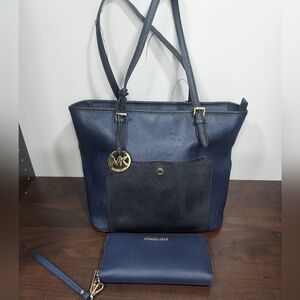 Michael kors purse and matching wallet